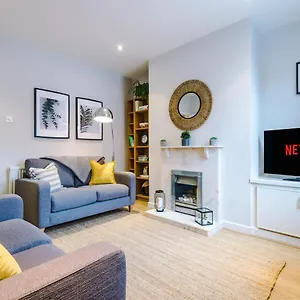 https://quaint-2-bedroom-city-cottage.hotelsin-chester.com