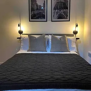 https://cozy-studio-near-train-station.cambridgehotelsuk.com